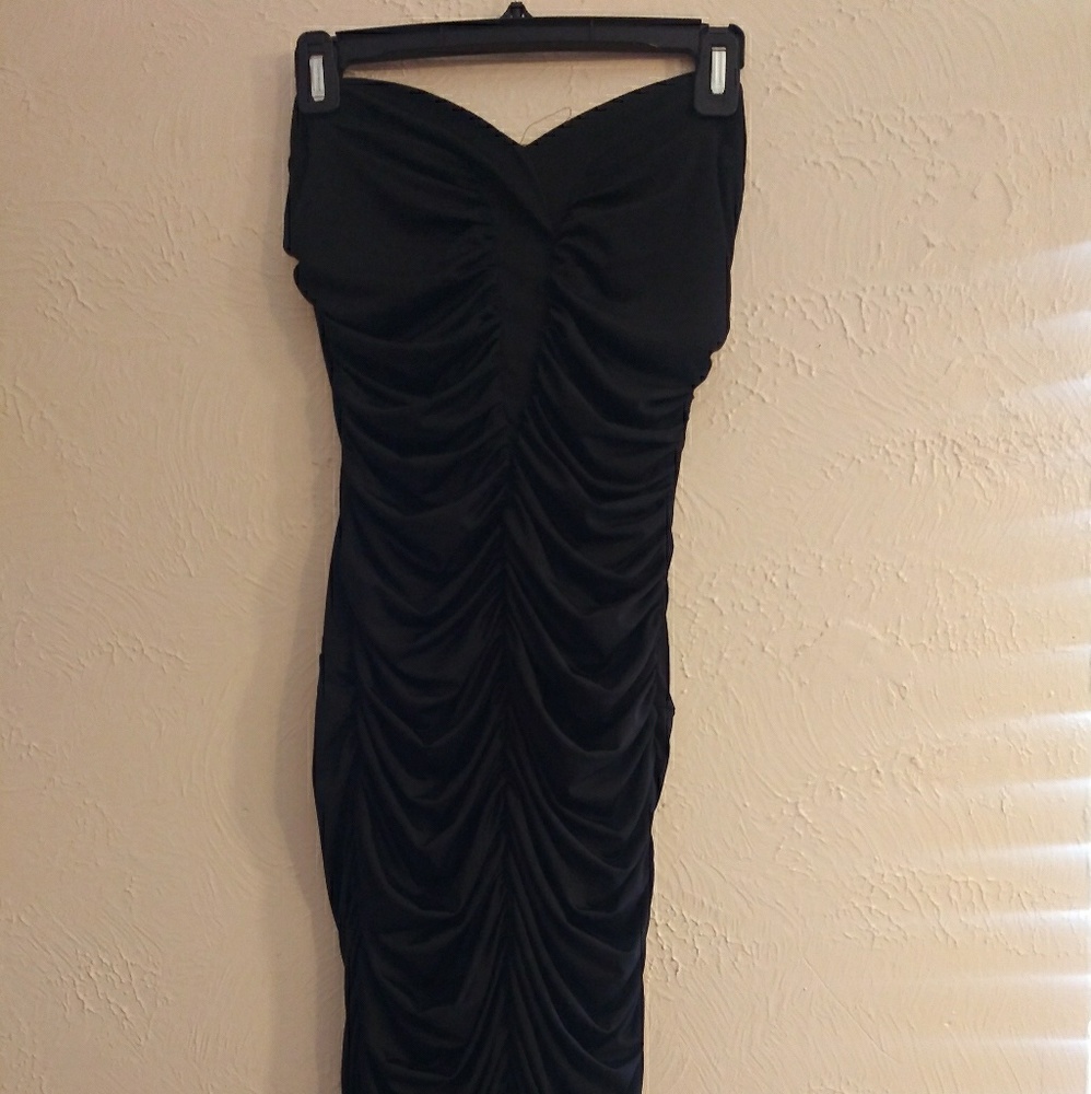 Black sleeveless dress